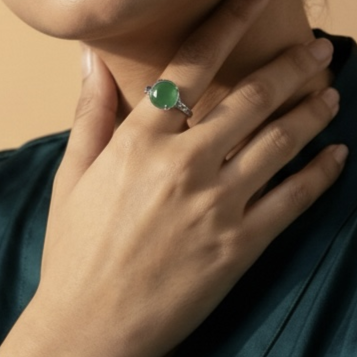 Zaraab Oval Emerald Stone Ring (Silver Edition)